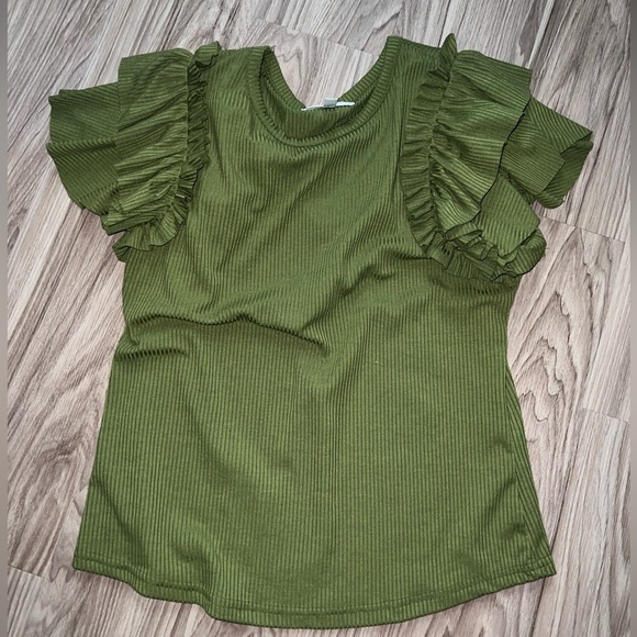 NWOT Ruffled top - Picture 3 of 7